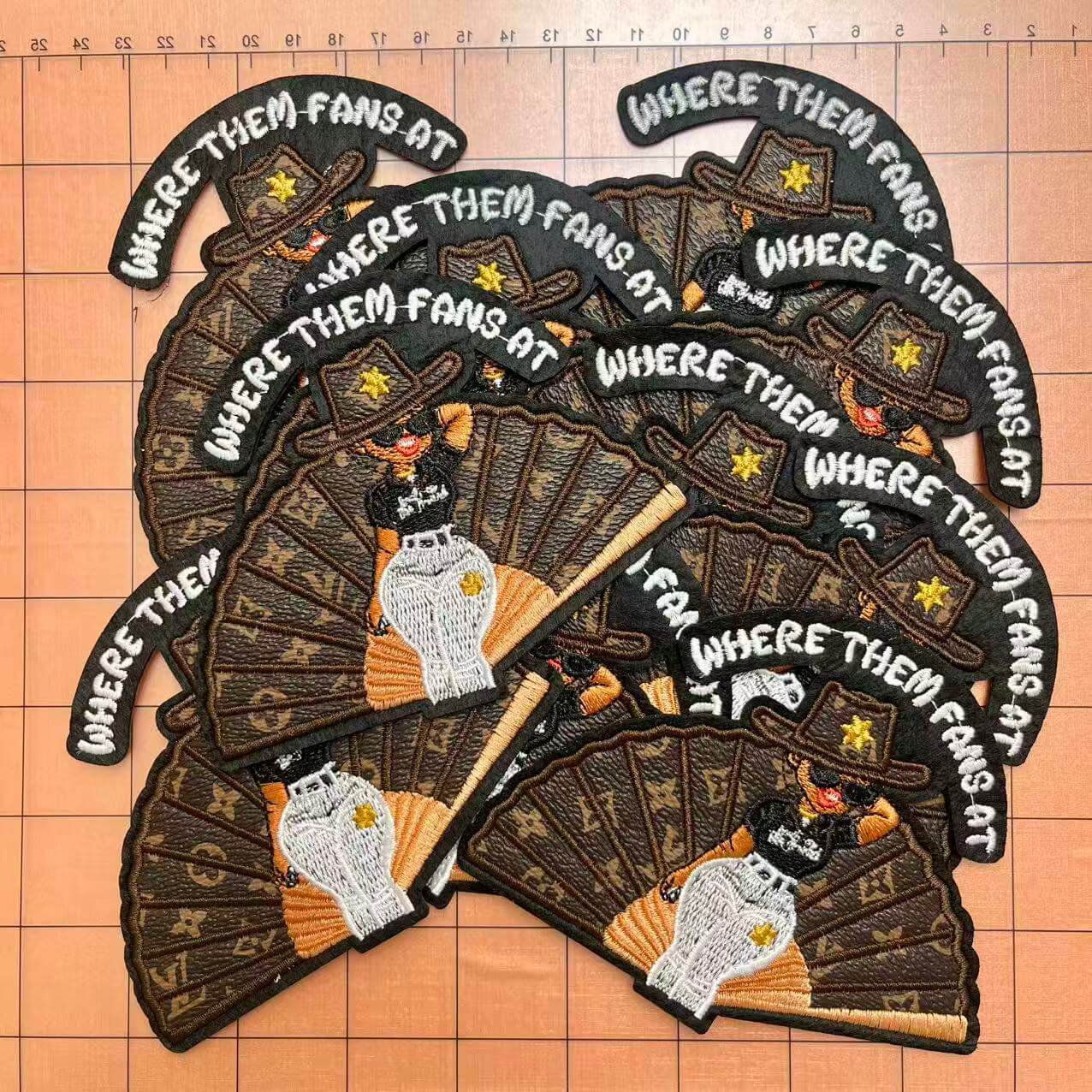 Iron-on Patches- lady with brown Lulu fan*10 pcs