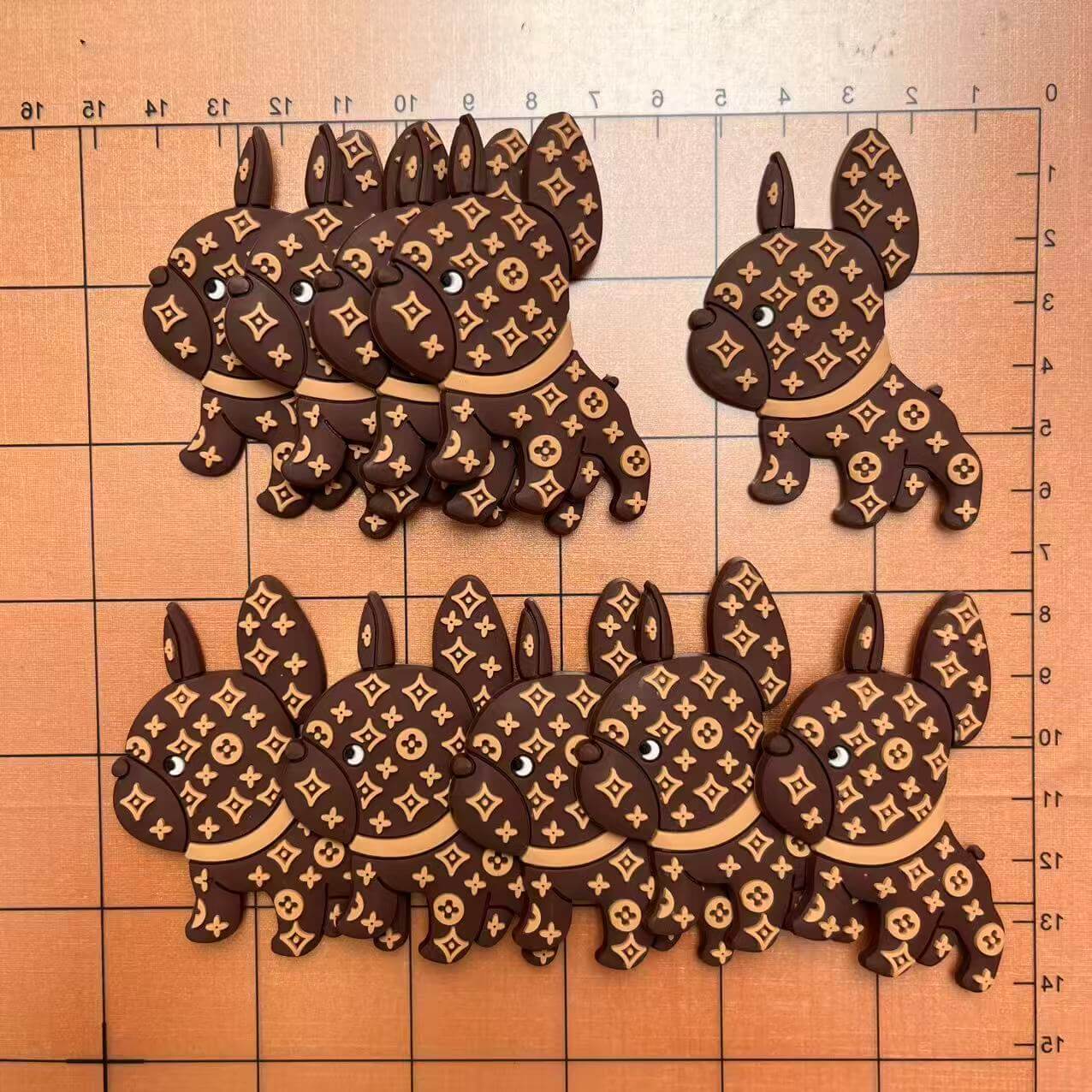 Glue-on Patches- silicone Lulu bulldog*10 pcs