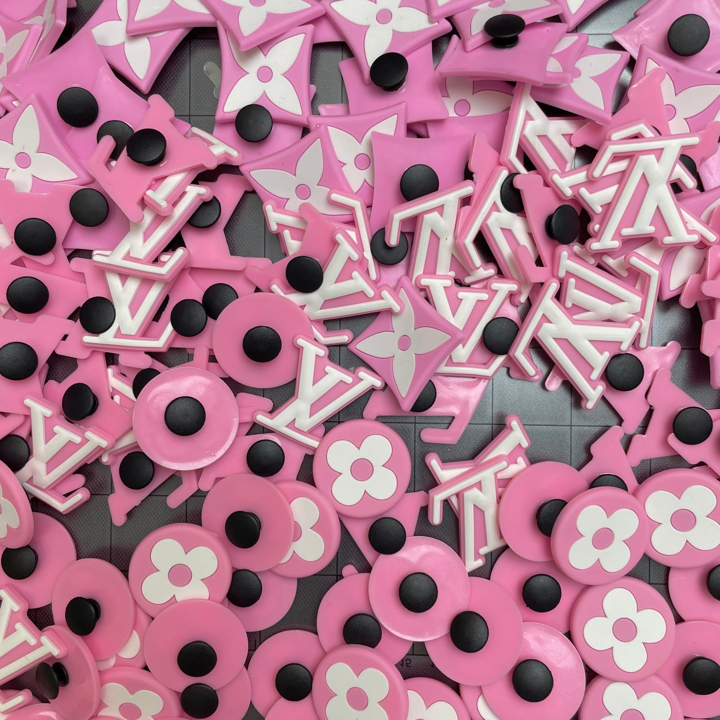 Crocharms(Silicone)- light pink Lulu*45 pcs