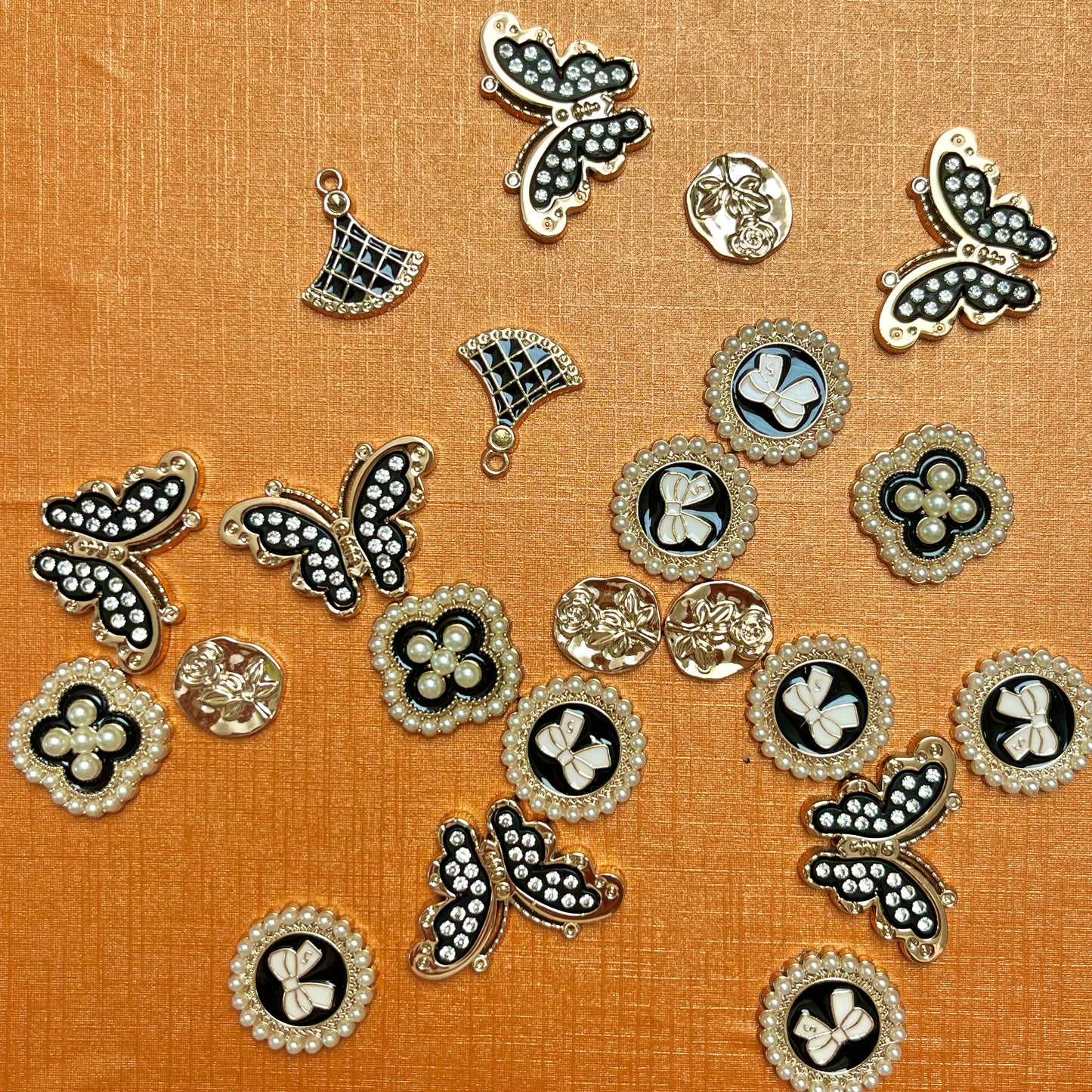 Metallic Charms- butterfly&pearl mix*22 pcs