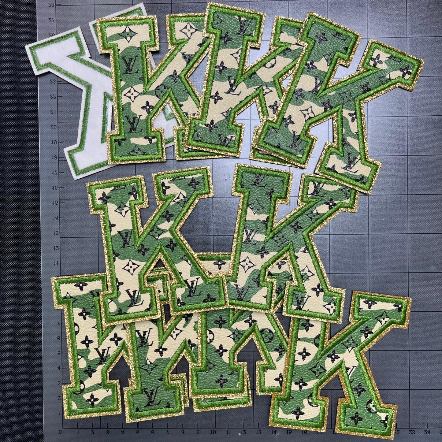 Iron-on patches- camo Lulu in K*10 pcs
