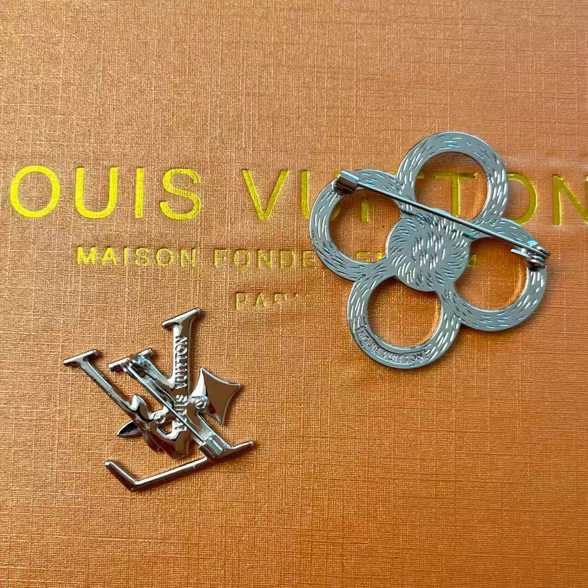 Luxe Voyage Silver Lucky Clover Alloy Brooch Pin Set*2 pcs