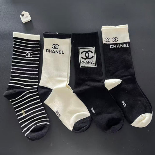 Classic Camellia Black&white Crew Socks 4-Pack