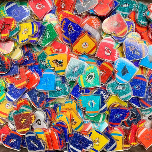 4-5cm DIY Acrylics-heart-shaped shining random mix of football teams*100g