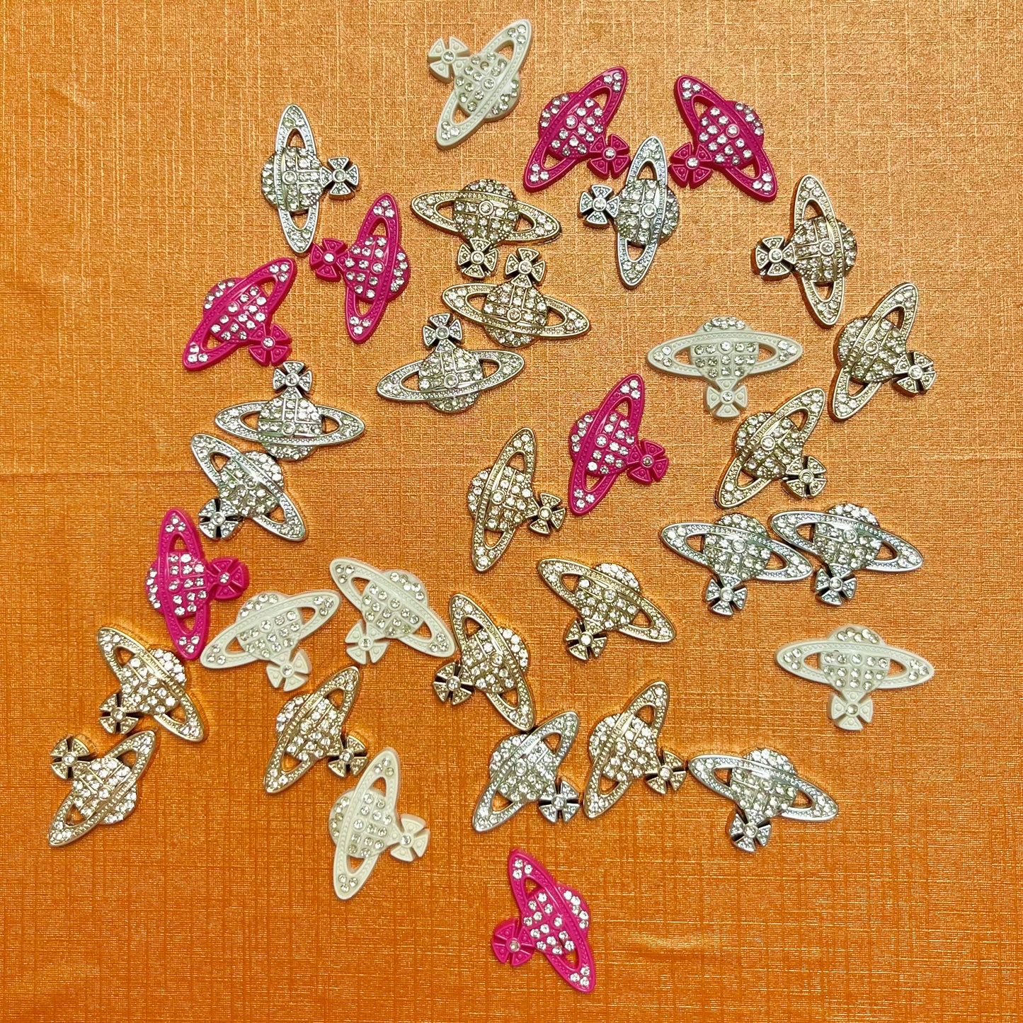 Metallic Charms- Westwood Saturn*34 pcs