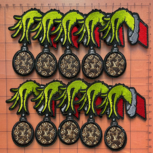 🎄Xmas Iron-on Patches- Lulu ball in G‘s hand*10 pcs