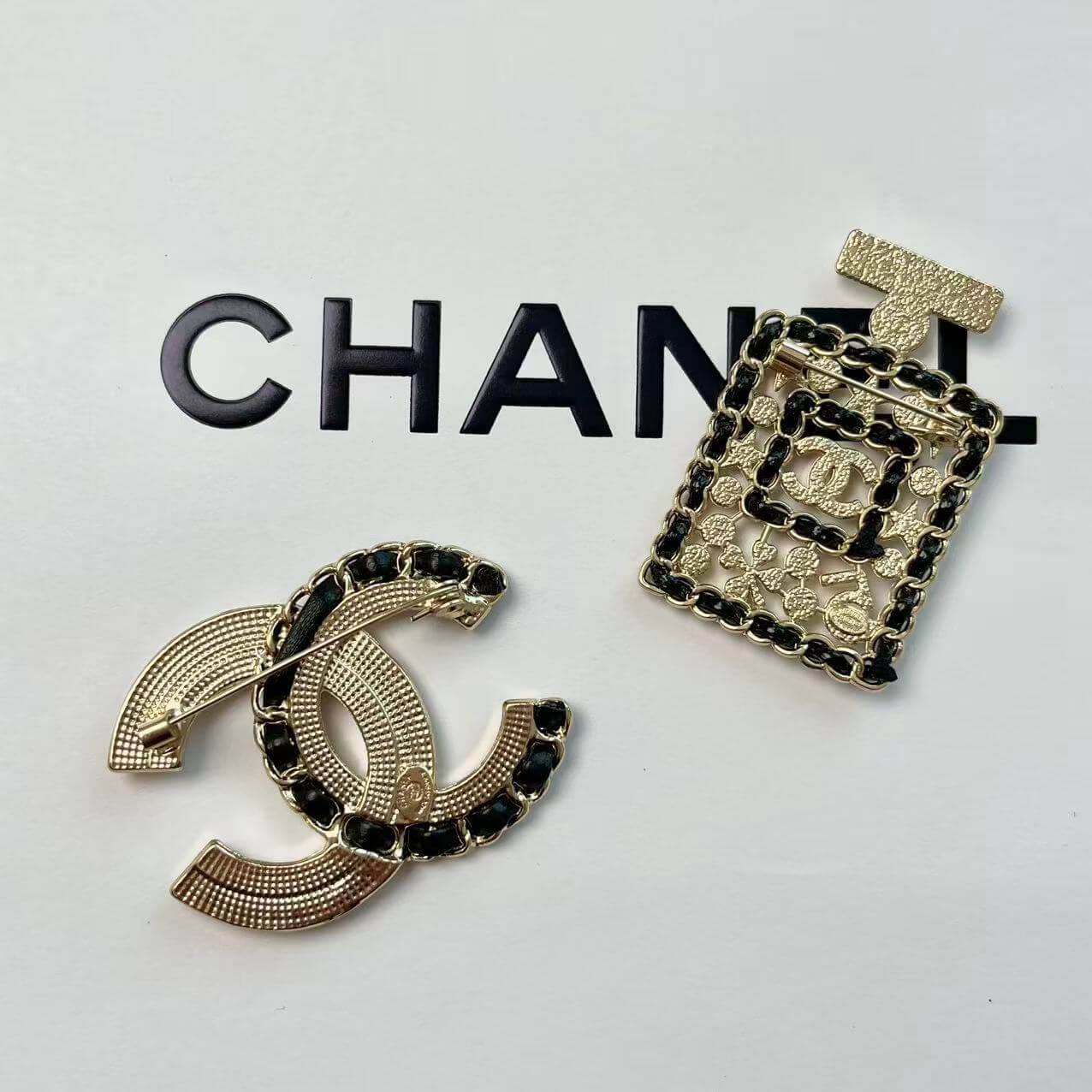 Cocoa Crush Golden Perfume Alloy Brooch Pin Set*2 pcs