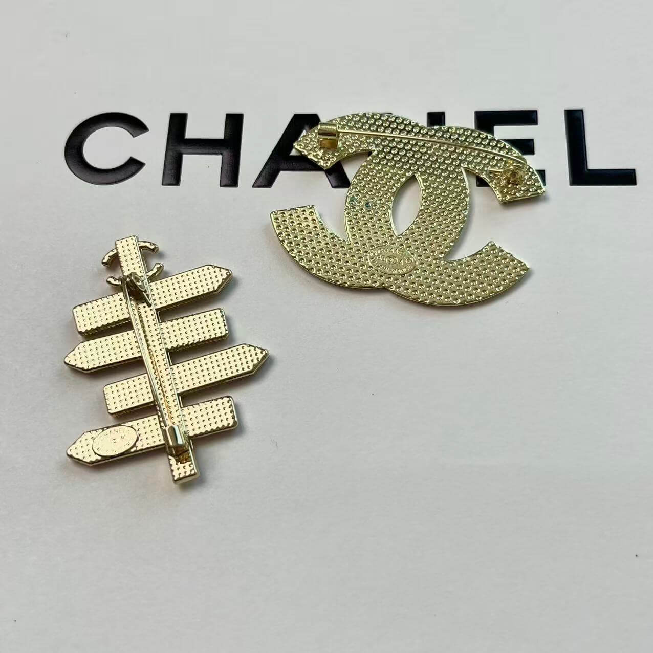 Cocoa Crush Golden Vibrant Checker Alloy Brooch Pin Set*2 pcs