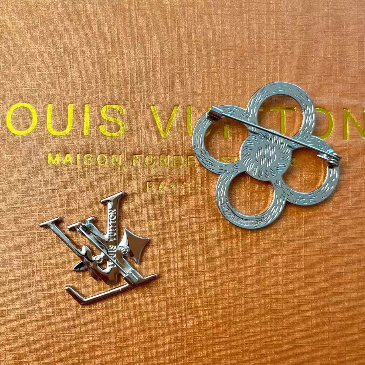 Luxe Voyage Silver Lucky Clover Alloy Brooch Pin Set*2 pcs