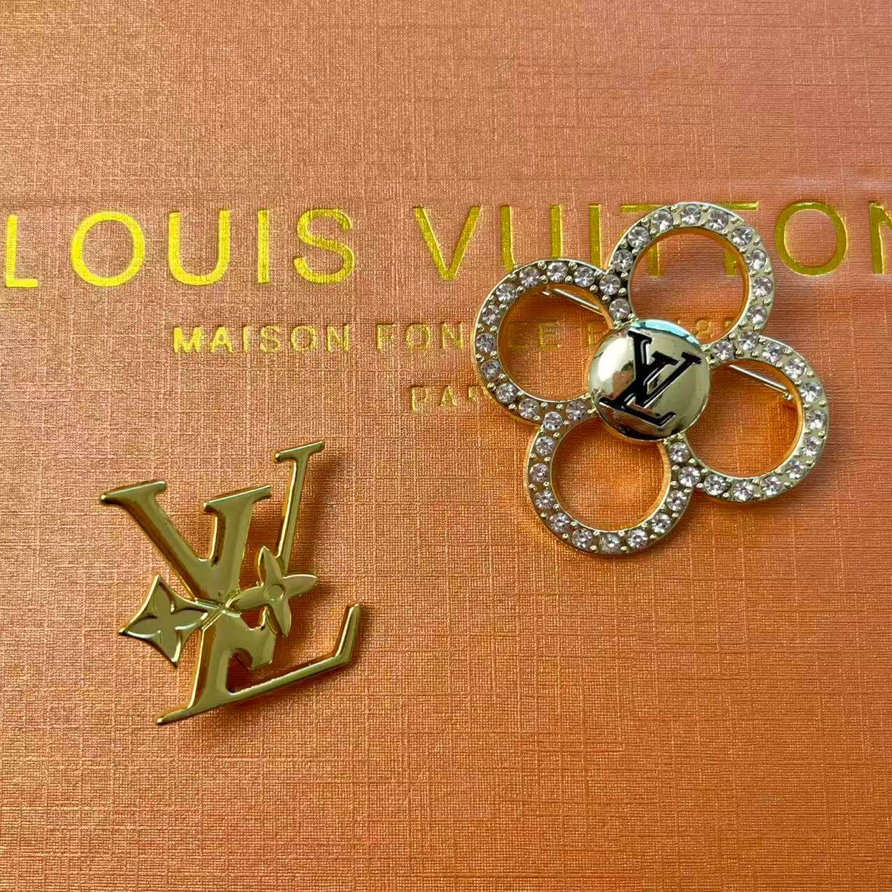 Luxe Voyage Golden Lucky Clover Alloy Brooch Pin Set*2 pcs