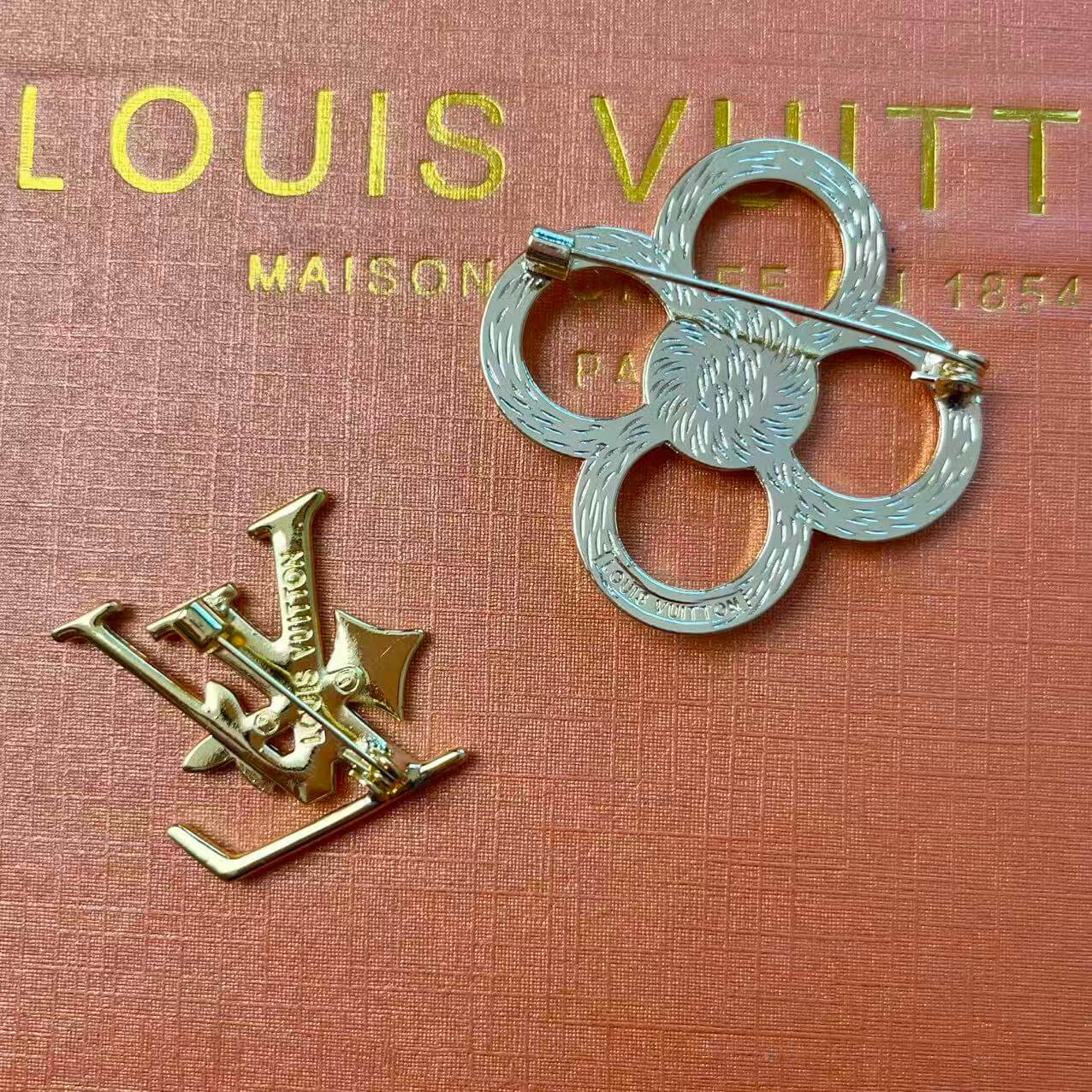 Luxe Voyage Golden Lucky Clover Alloy Brooch Pin Set*2 pcs